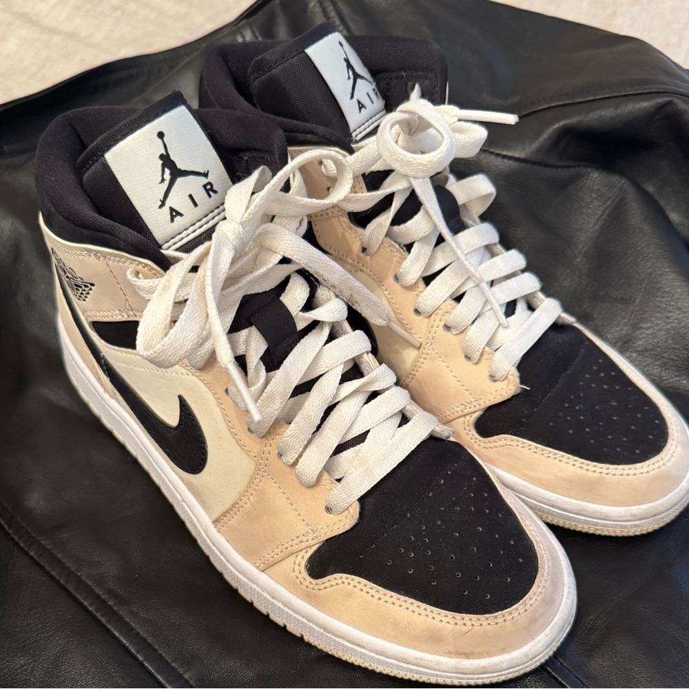 Nike Air Sneakers Black and Cream